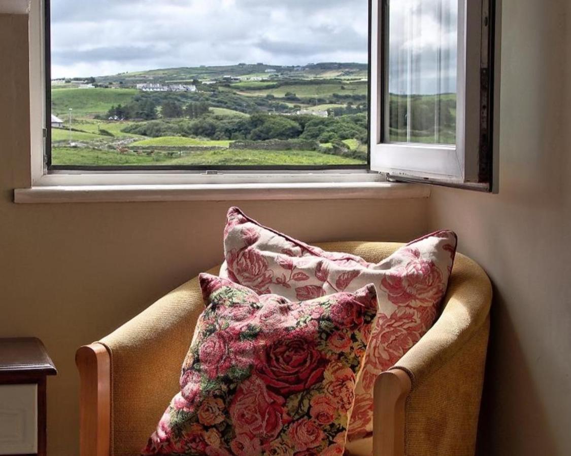 Wild Atlantic Lodge Bed & Breakfast ลาฮินช์ ภายนอก รูปภาพ