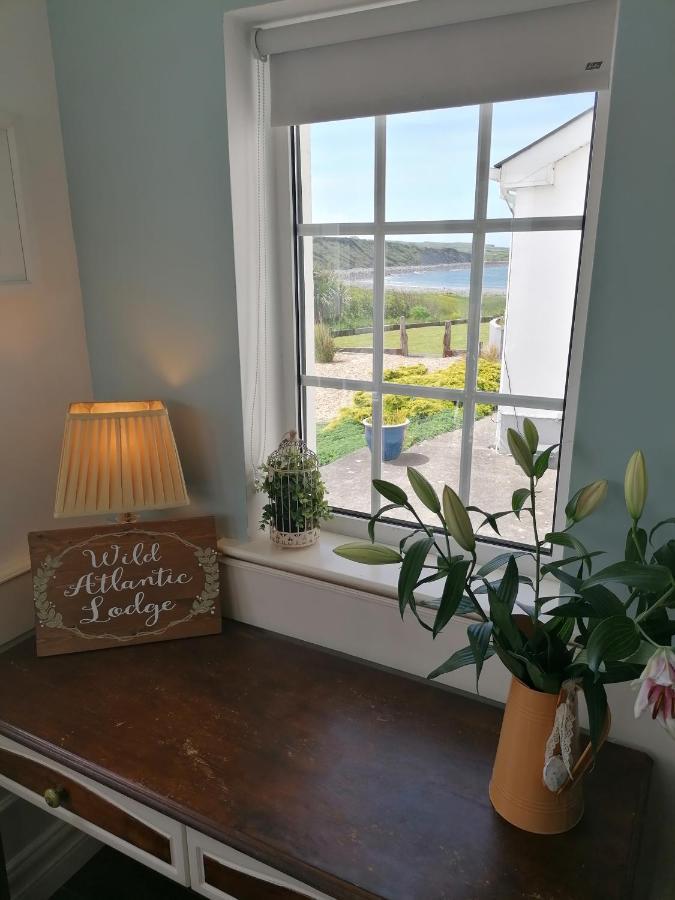 Wild Atlantic Lodge Bed & Breakfast ลาฮินช์ ภายนอก รูปภาพ