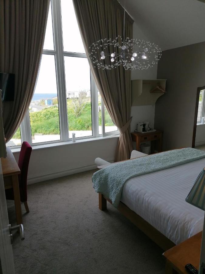 Wild Atlantic Lodge Bed & Breakfast ลาฮินช์ ภายนอก รูปภาพ