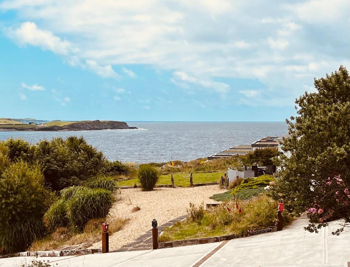 Wild Atlantic Lodge Bed & Breakfast ลาฮินช์ ภายนอก รูปภาพ